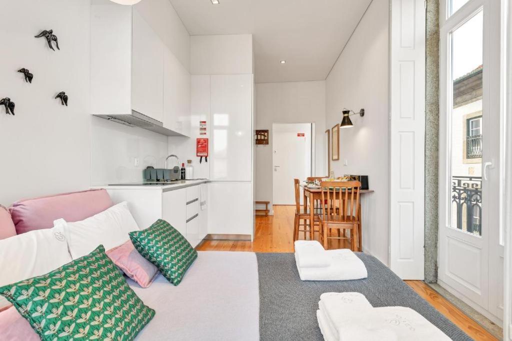 Host Wise - Lovely Shinny Flats With Balcony - Clerigos Porto Luaran gambar