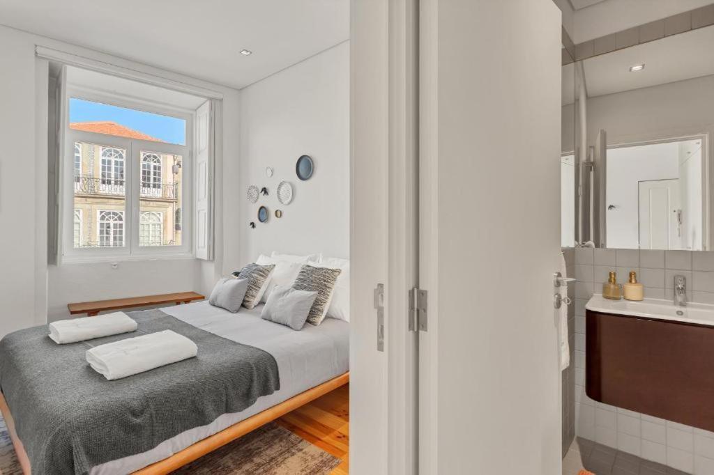 Host Wise - Lovely Shinny Flats With Balcony - Clerigos Porto Luaran gambar