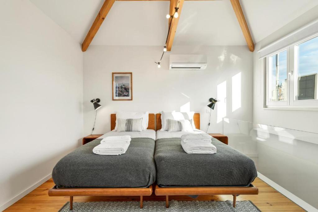 Host Wise - Lovely Shinny Flats With Balcony - Clerigos Porto Luaran gambar