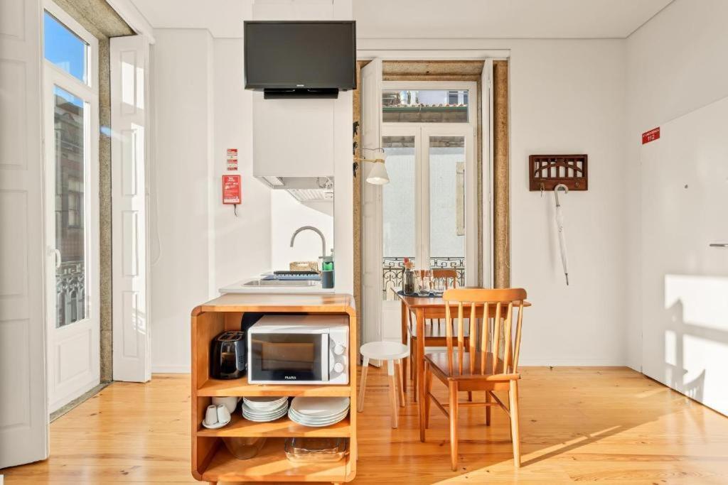 Host Wise - Lovely Shinny Flats With Balcony - Clerigos Porto Luaran gambar