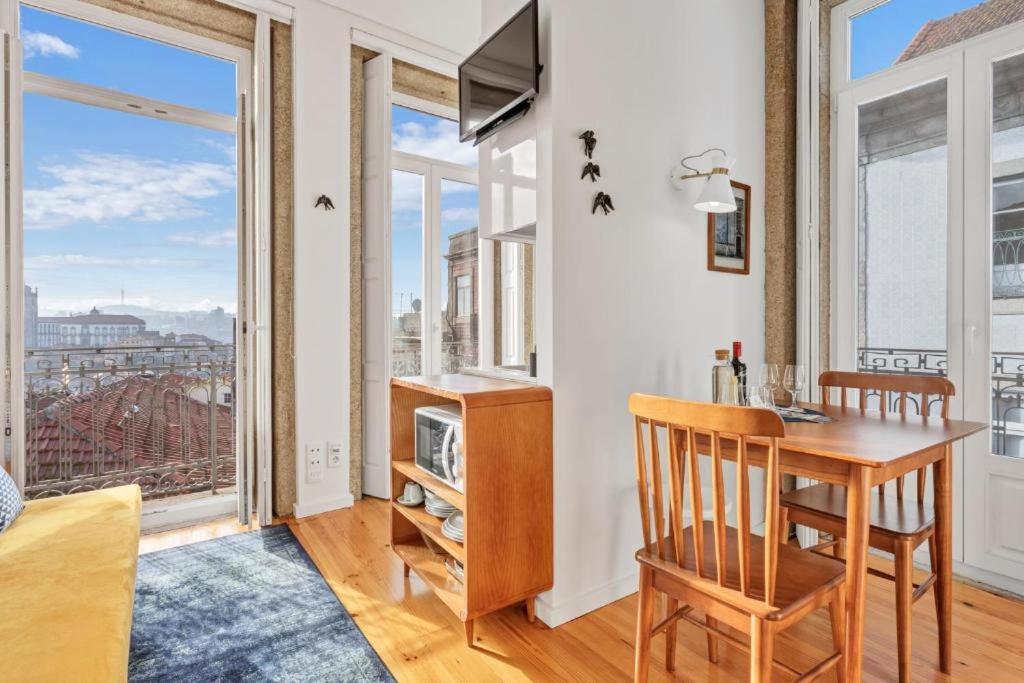 Host Wise - Lovely Shinny Flats With Balcony - Clerigos Porto Luaran gambar