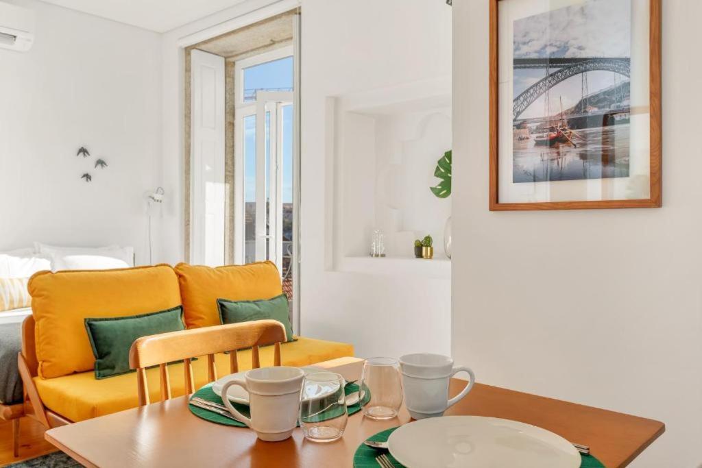 Host Wise - Lovely Shinny Flats With Balcony - Clerigos Porto Luaran gambar