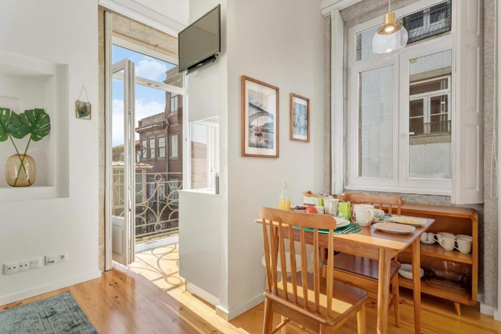 Host Wise - Lovely Shinny Flats With Balcony - Clerigos Porto Luaran gambar