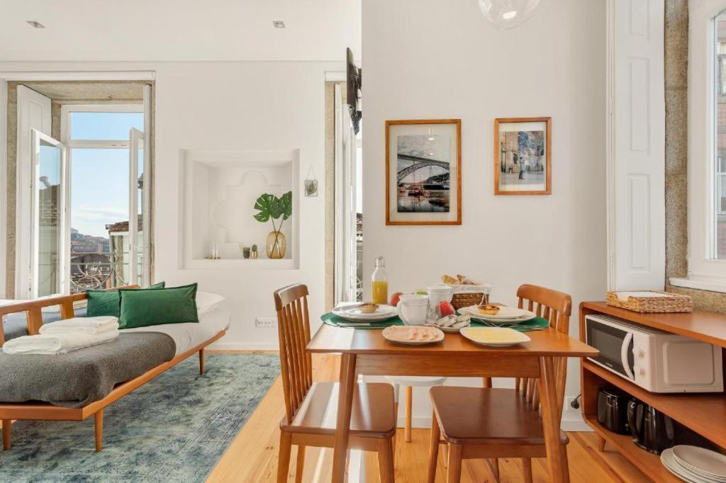 Host Wise - Lovely Shinny Flats With Balcony - Clerigos Porto Luaran gambar