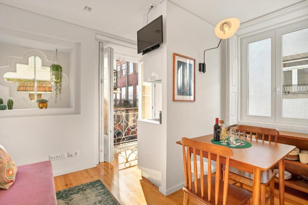 Host Wise - Lovely Shinny Flats With Balcony - Clerigos Porto Luaran gambar