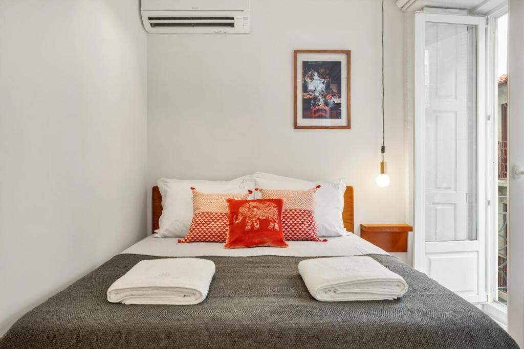 Host Wise - Lovely Shinny Flats With Balcony - Clerigos Porto Luaran gambar