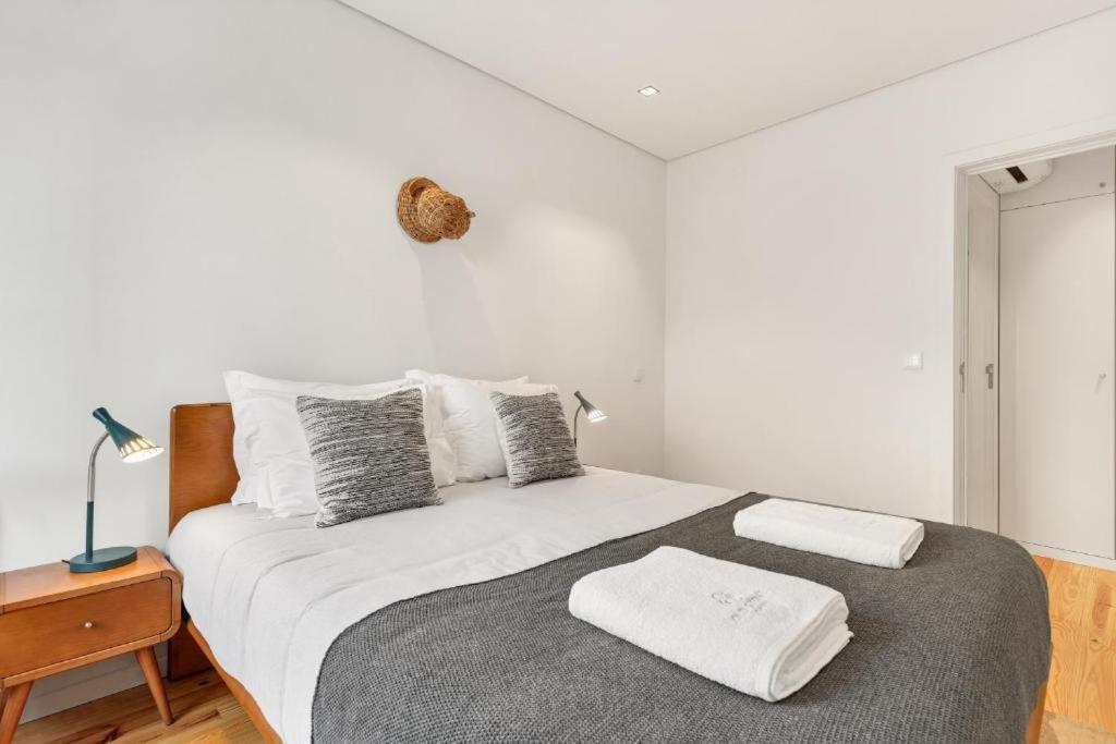 Host Wise - Lovely Shinny Flats With Balcony - Clerigos Porto Luaran gambar