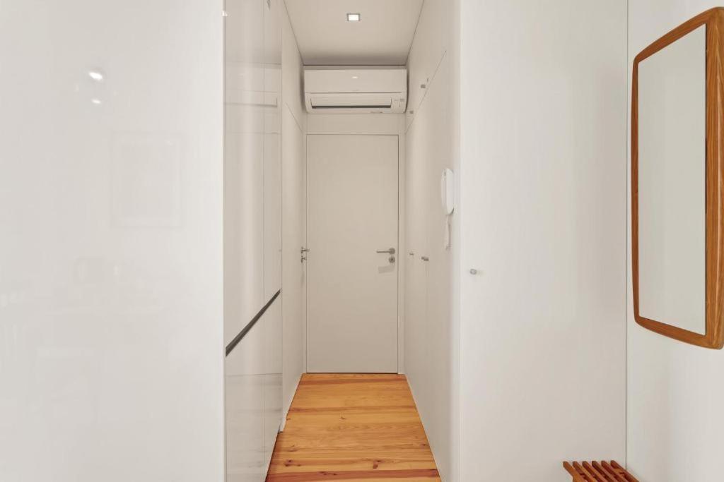 Host Wise - Lovely Shinny Flats With Balcony - Clerigos Porto Bilik gambar