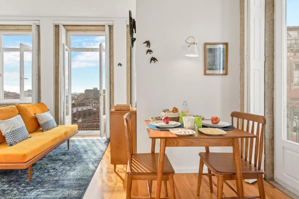 Host Wise - Lovely Shinny Flats With Balcony - Clerigos Porto Bilik gambar